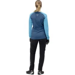 Norrona T-Shirt Manches Longues Femme - Fjørå Equaliser Lightweight - Mykonos Blue/Aquarius -Norrona norrona fjora equaliser lightweight long sleeve shirt women mykonos blue aquarius 4 1254214