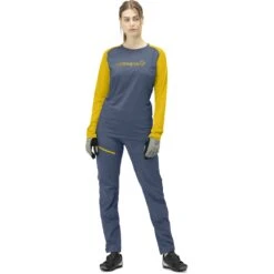 Norrona T-Shirt Manches Longues Femme - Fjørå Equaliser Lightweight - Sulphur/Vintage Indigo -Norrona norrona fjora equaliser lightweight long sleeve shirt women sulphur vintage indigo model 1 1399574
