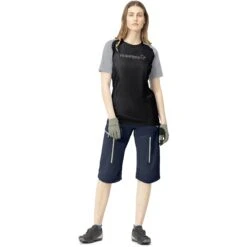 Norrona T-Shirt Femme - Fjørå Equaliser Lightweight - Caviar/Light Grey -Norrona norrona fjora equaliser lightweight t shirt women caviar light grey model 1 1399586