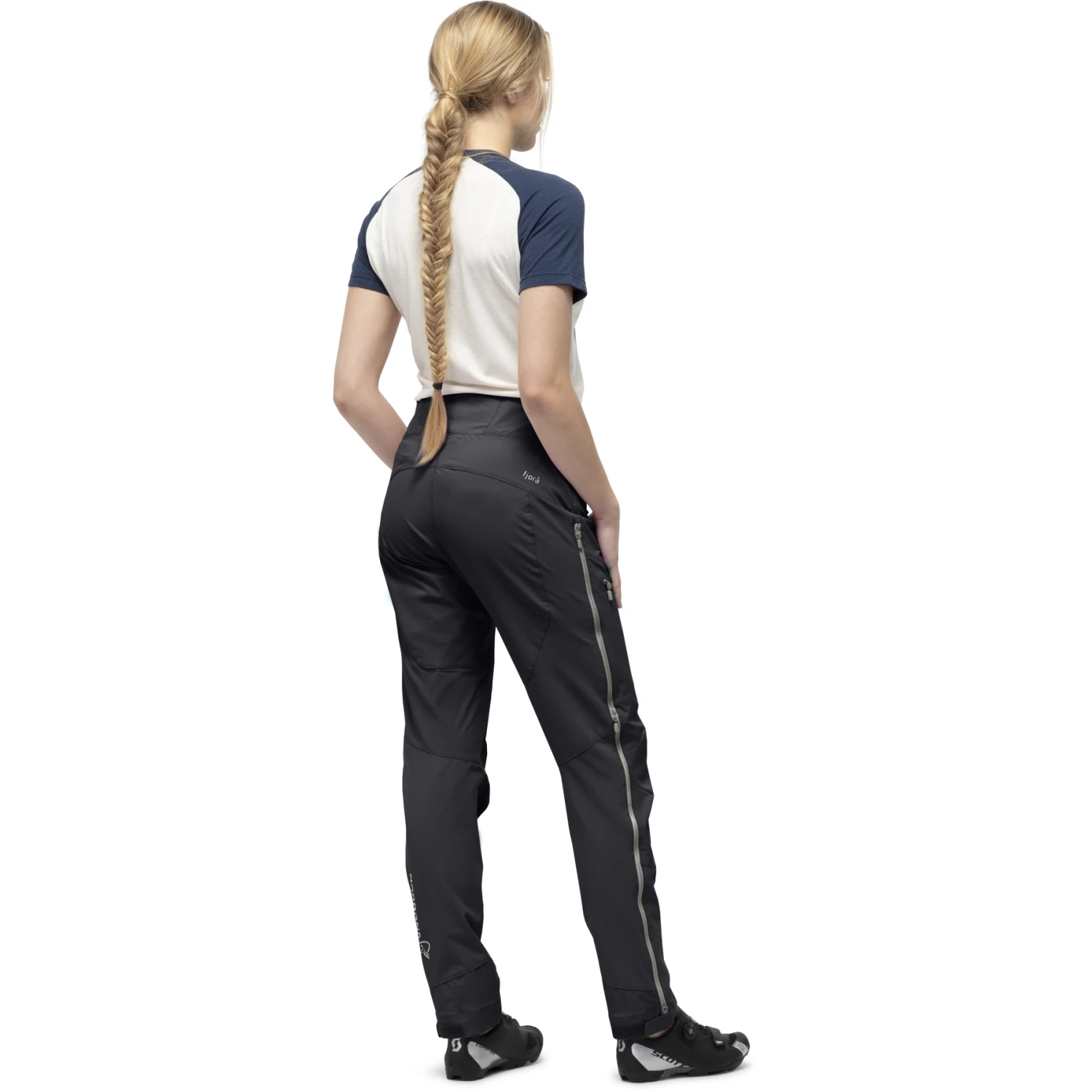 Norrona Pantalon Femme - Fjørå Flex1 - Caviar/Castor Grey 5 Norrona Pantalon Femme - Fjørå Flex1 - Caviar/Castor Grey – Image 5