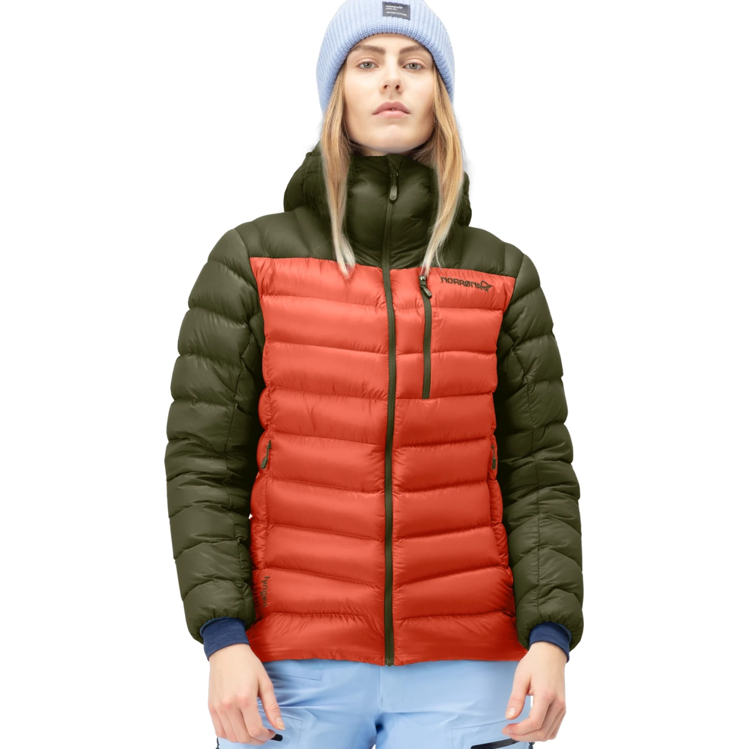 Norrona Doudoune Femme - Lyngen Down850 Hood - Olive Night/Orange Alert 1 Norrona Doudoune Femme - Lyngen Down850 Hood - Olive Night/Orange Alert