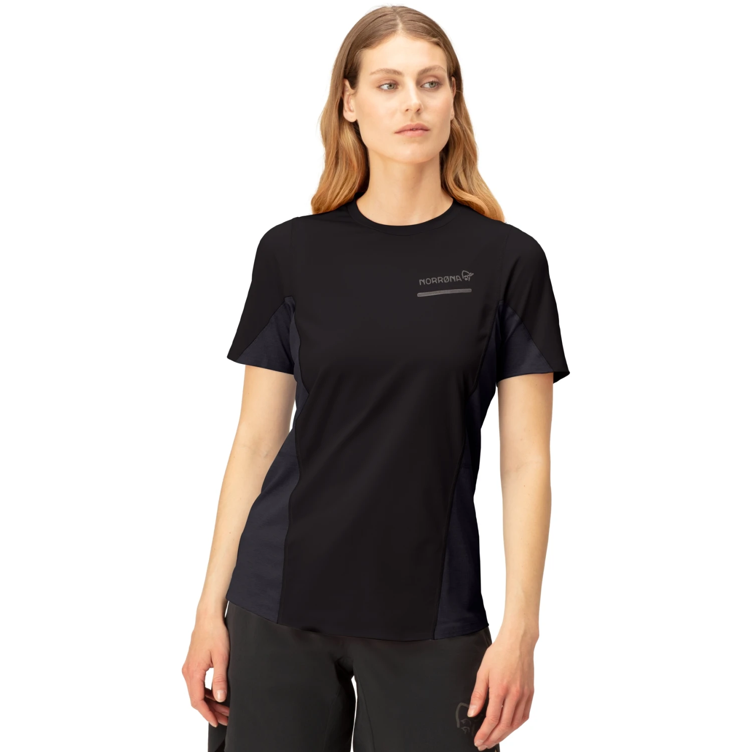 Norrona T-Shirt Femme - Senja Equaliser Lightweight - Caviar 1 Norrona T-Shirt Femme - Senja Equaliser Lightweight - Caviar