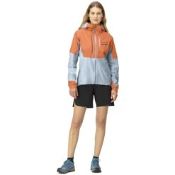 Norrona Veste Femme - Senja Gore-Tex Active - Flamingo/Blue Fog -Norrona norrona senja gore tex active jacket women flamingo blue fog model 1 1399970